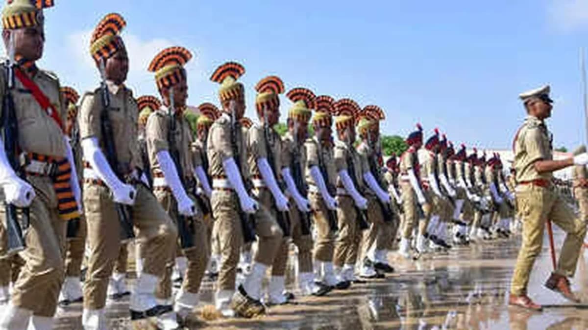 1,057 Police and Fire Personnel Awarded Medals on Independence Day