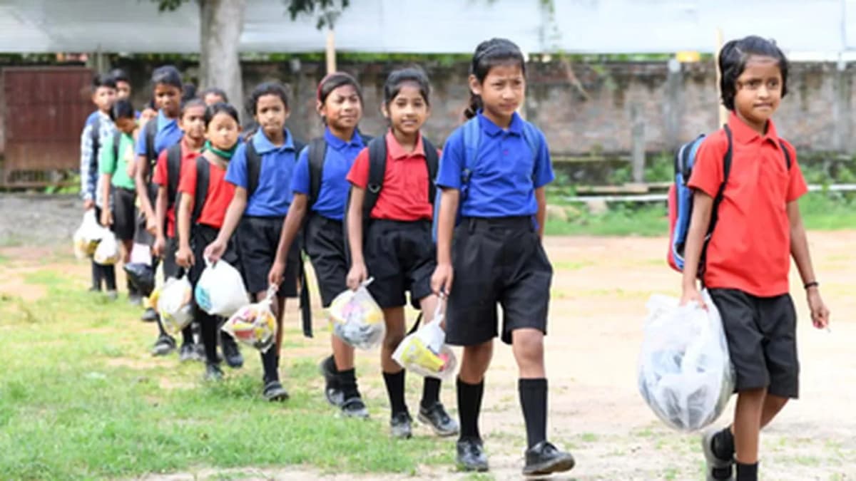 Students Pay Fees with Plastic Waste at Akshar School