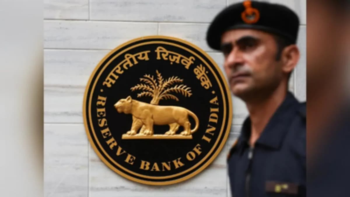 RBI Intervention Keeps Rupee Stable in 95.50 to 96 Range