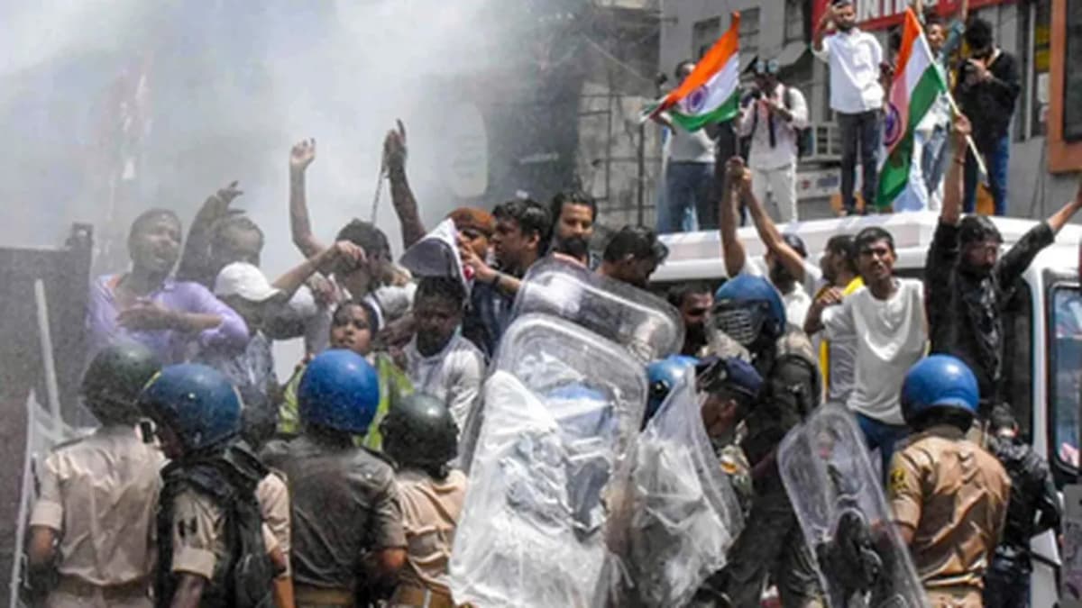 Students Protest Over 70th BPSC Examination in Patna