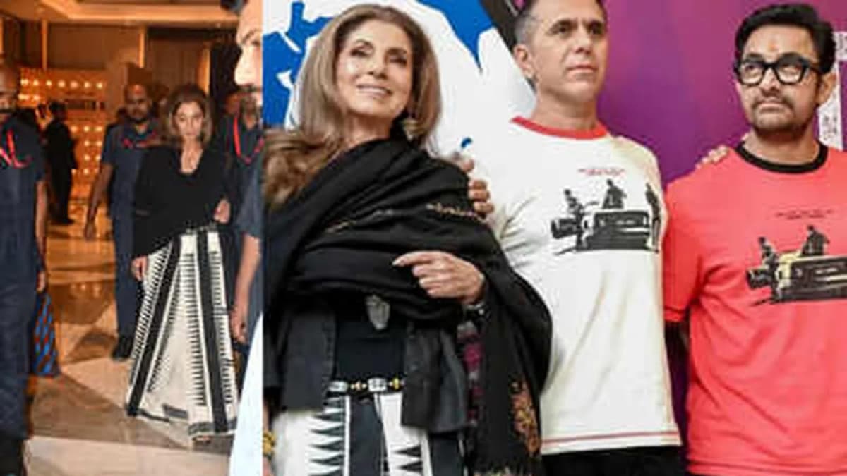 Dimple Kapadia's Unique Style at 'Dil Chahta Hai' Reunion