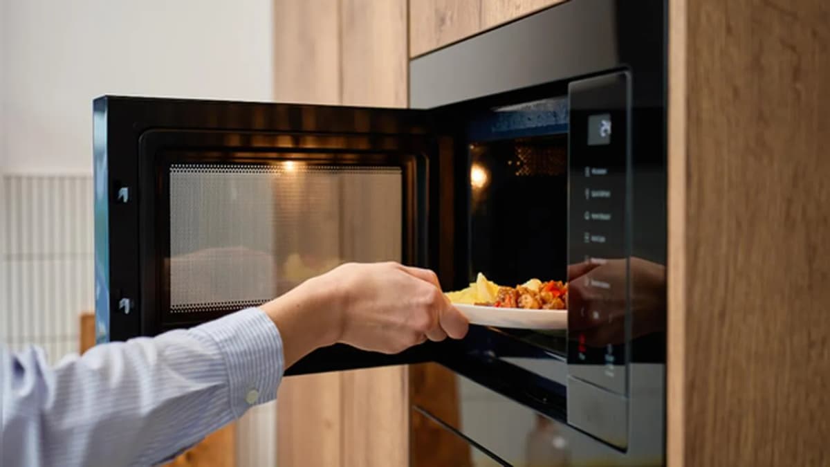 Does microwaving food make it unhealthy? Explanation from scientists