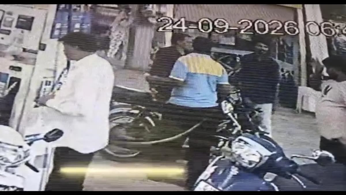 Fire Breaks Out in XL Vehicle at Mahuva Petrol Station