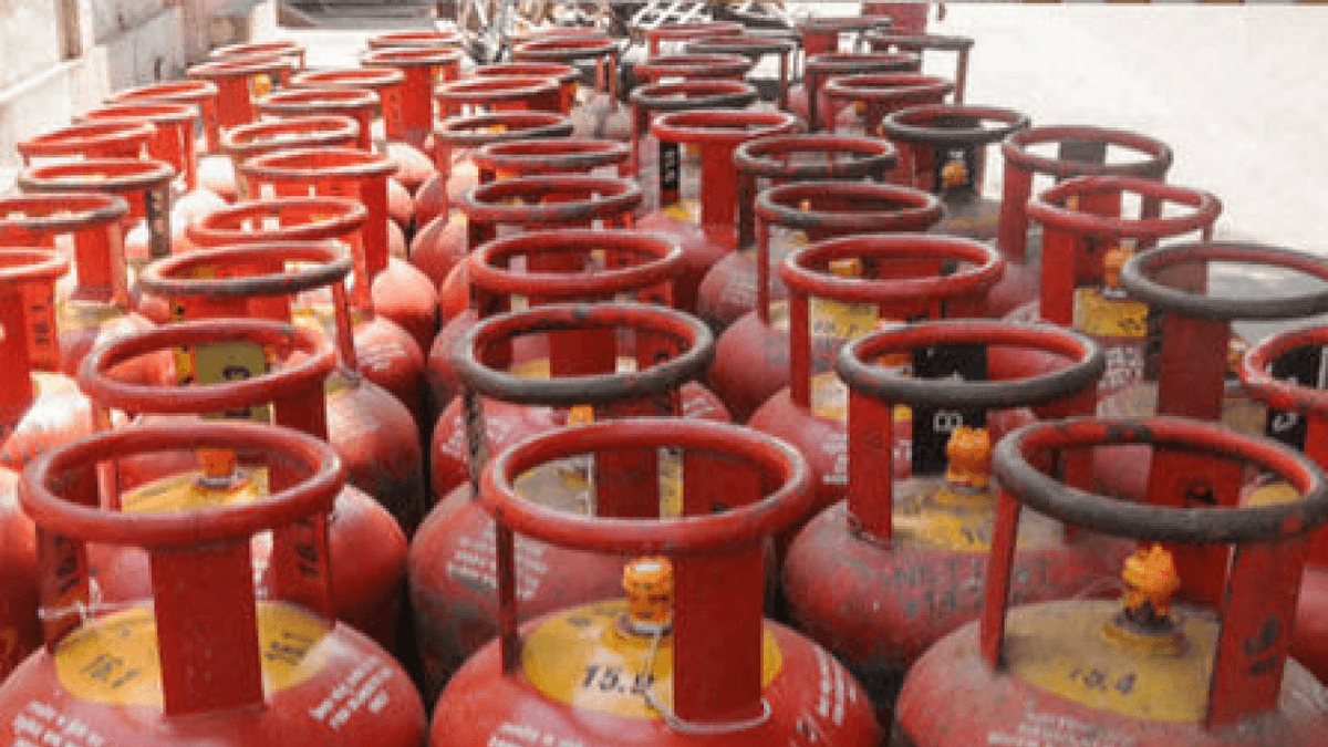 LPG Crisis Fuels Rising Food Prices in Ahmedabad