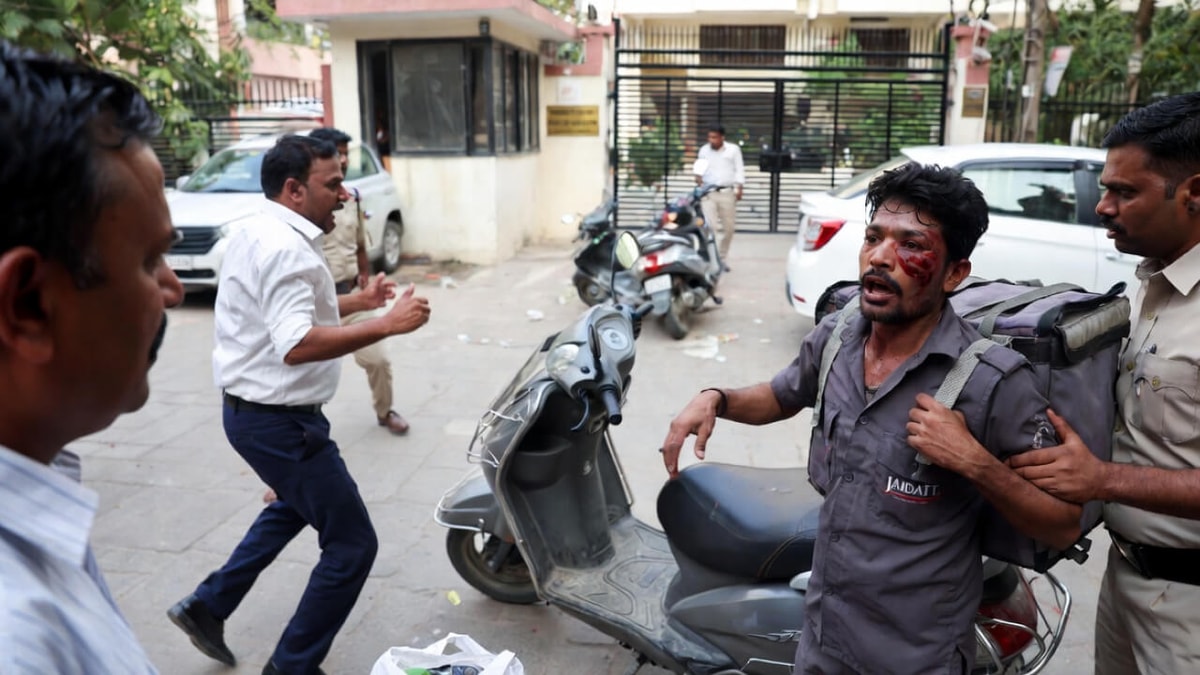 Delivery Boy Attacked Over Parking Dispute in Ahmedabad