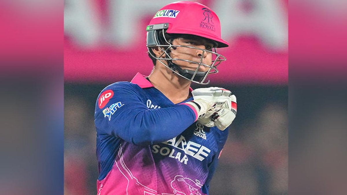 Emotional Moment Captured as Rajasthan Royals Face Defeat Against Kolkata Knight Riders