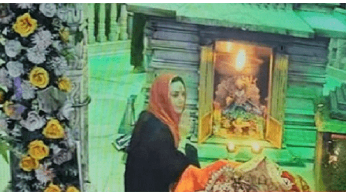Preity Zinta Visits Ahmedabad Temple Ahead of IPL Match