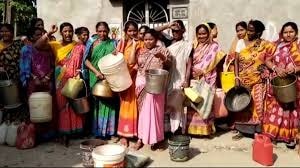 Despite ‘Har Ghar Jal’ Claims, Akoli Village in Vav-Tharad Suffers Water Crisis, Women Protest by Breaking Pots