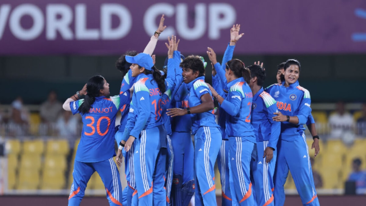 India Defeated Pakistan by 64 Runs: Smriti Mandhana’s Explosive 68 and Deepti Sharma’s 5 Wickets Secured a Brilliant T20 World Cup Victory