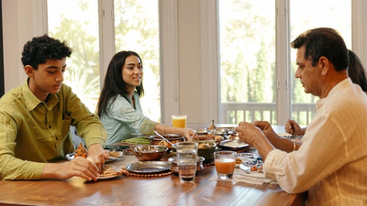 Teen-ternity: Emotional Presence of Parents in Adolescence