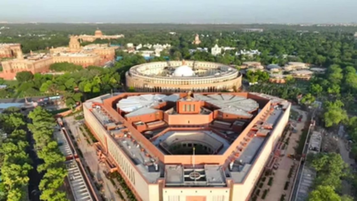 Parliamentary Panel Recommends Lowering Minimum Age for Directors to 18