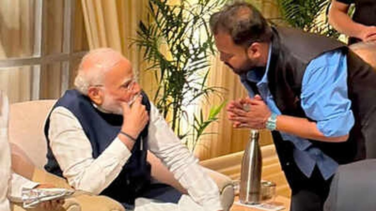 Unique Conversation Between PM Modi and Mithilesh Desai