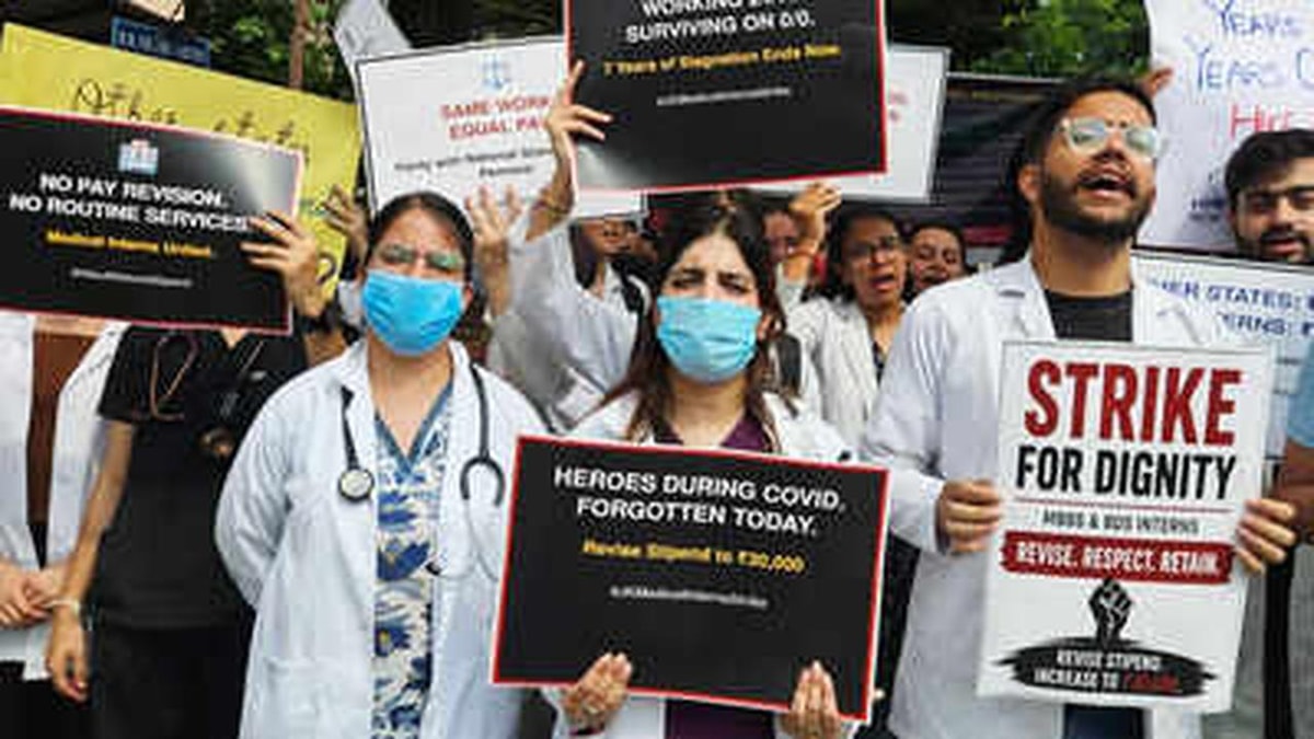 Interns Strike in Jammu and Kashmir Demanding Salary Increase