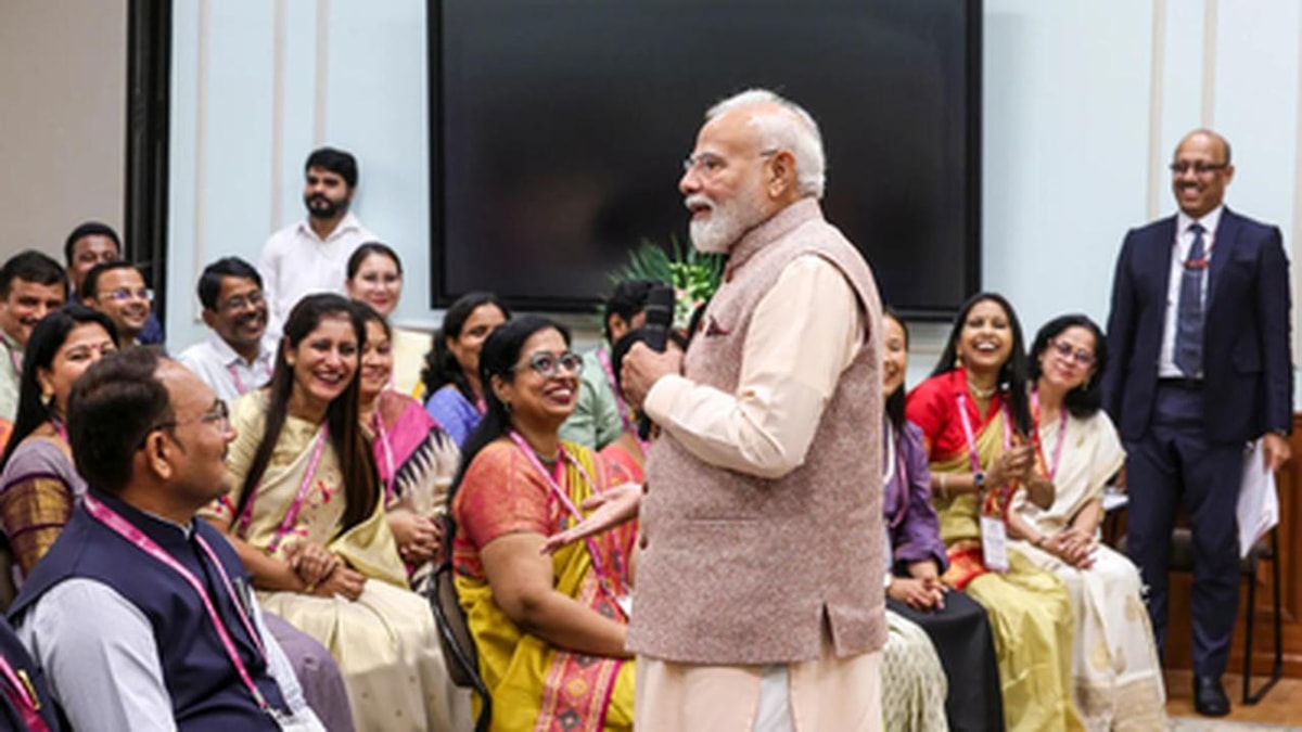 PM Modi Discusses Important Education Issues with Teachers