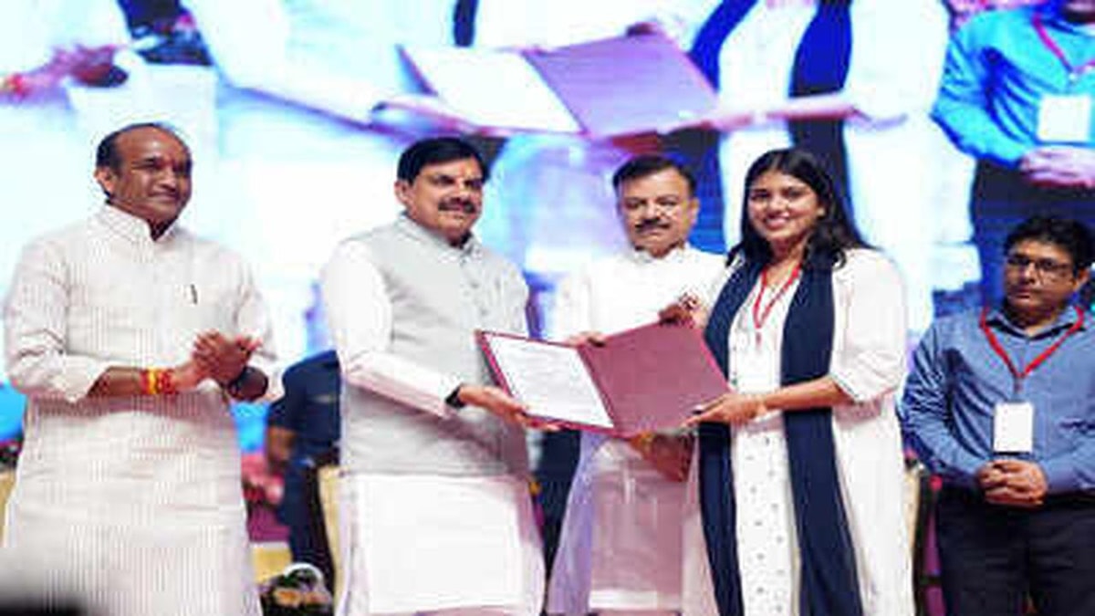Mohan Yadav Distributes 954 Letters, Announces 20,000 Jobs