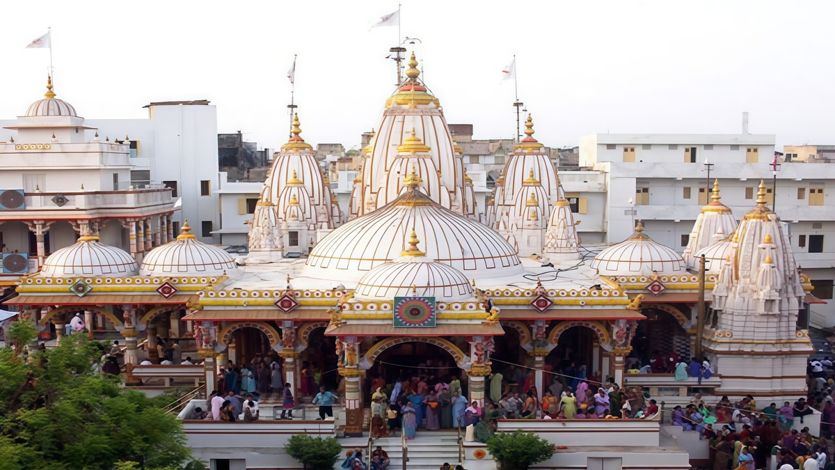 Food Menu Cut At Ahmedabad’s Kalupur Swaminarayan Temple Due To LPG Shortage Food Menu Cut At Ahmedabad’s Kalupur Swaminarayan Temple Due To LPG Shortage