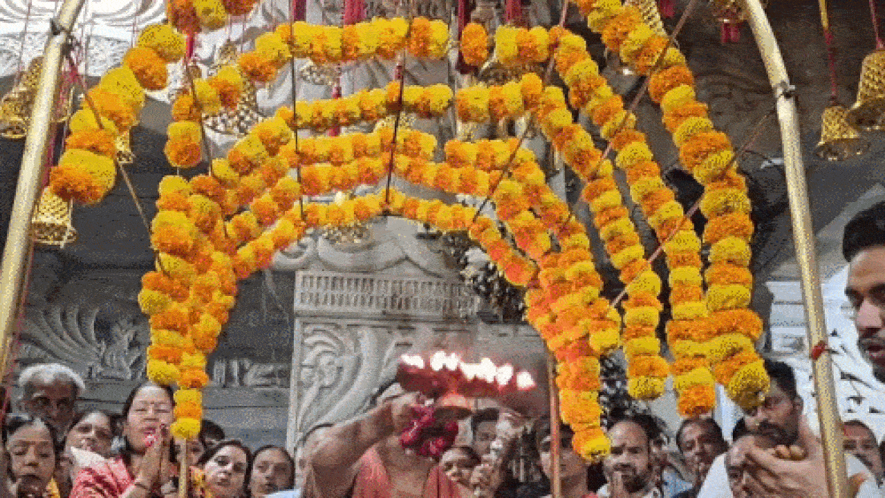 Massive Devotee Rush at Ambaji on Chaitra Navratri Ashtami: Shaktipith Echoes with ‘Jai Ambe’ Massive Devotee Rush at Ambaji on Chaitra Navratri Ashtami: Shaktipith Echoes with ‘Jai Ambe’