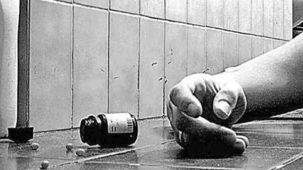 Tragic Incident in Ahmedabad: Sibling Suicide Attempt Amidst Allegations of Police Negligence Tragic Incident in Ahmedabad: Sibling Suicide Attempt Amidst Allegations of Police Negligence