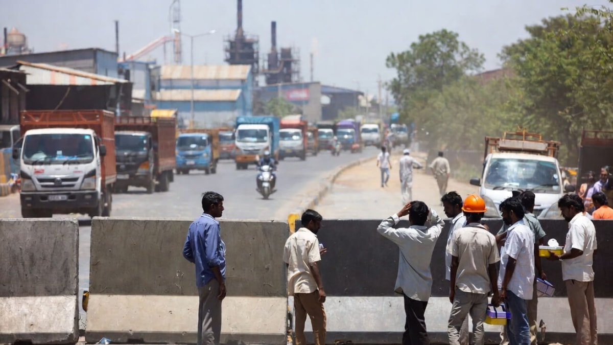 Local Discontent Grows Over Closure of Key Road in Ahmedabad's Kathwada GIDC Local Discontent Grows Over Closure of Key Road in Ahmedabad's Kathwada GIDC