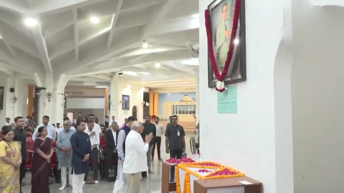 CM Pays Floral Tribute to Dr. B.R. Ambedkar in Gandhinagar on Birth Anniversary CM Pays Floral Tribute to Dr. B.R. Ambedkar in Gandhinagar on Birth Anniversary