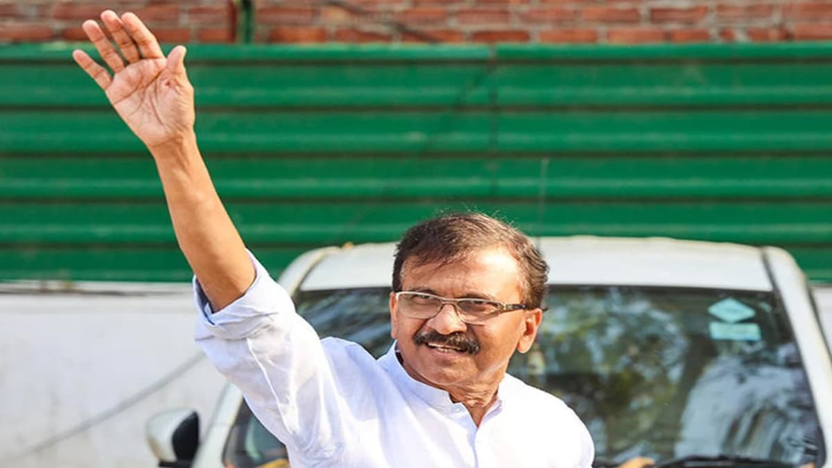 Sanjay Raut Critiques Gujarat Government Amidst Migrant Worker Exodus in Surat Sanjay Raut Critiques Gujarat Government Amidst Migrant Worker Exodus in Surat