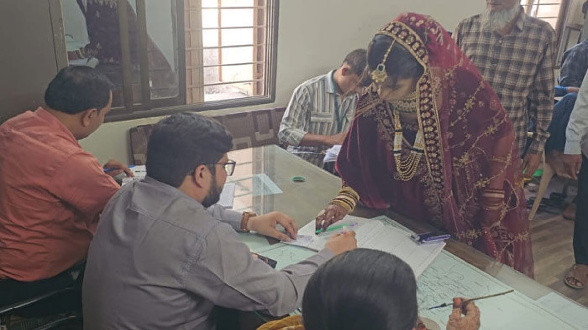 Commitment to Voting Before Marriage: Brides and Grooms Prioritize Civic Duty Commitment to Voting Before Marriage: Brides and Grooms Prioritize Civic Duty