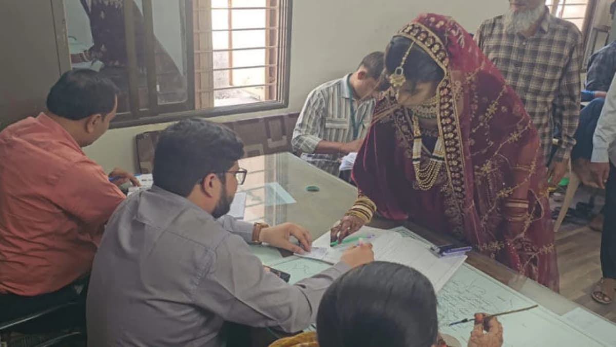 Commitment to Voting Before Marriage: Brides and Grooms Prioritize Civic Duty Commitment to Voting Before Marriage: Brides and Grooms Prioritize Civic Duty