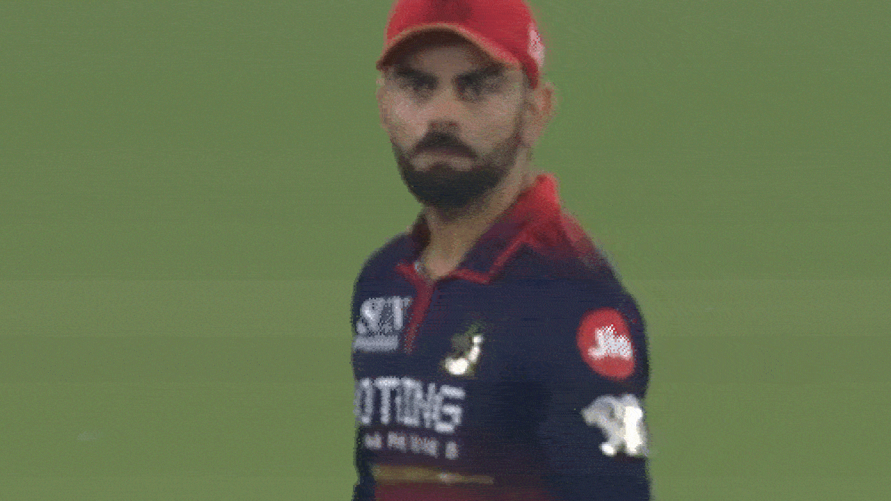 Kohli Slammed the Ball and Roared After Gill’s Wicket, Showed Aggression; Argued with Umpire Over Patidar’s Catch Kohli Slammed the Ball and Roared After Gill’s Wicket, Showed Aggression; Argued with Umpire Over Patidar’s Catch