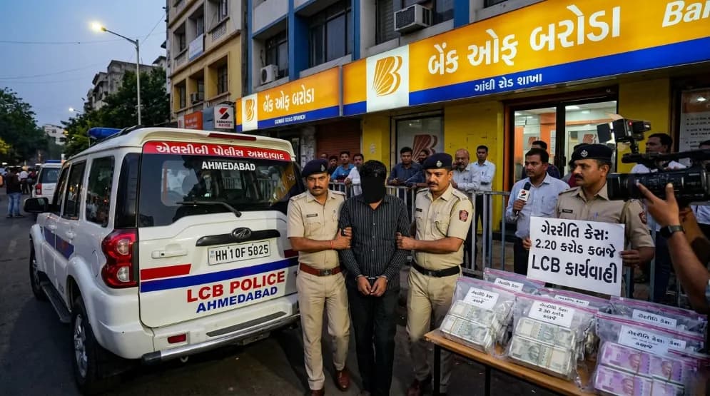 ₹8.70 Crore Irregularity Exposed at BOB Bank on Gandhi Road, Accused Arrested by LCB ₹8.70 Crore Irregularity Exposed at BOB Bank on Gandhi Road, Accused Arrested by LCB