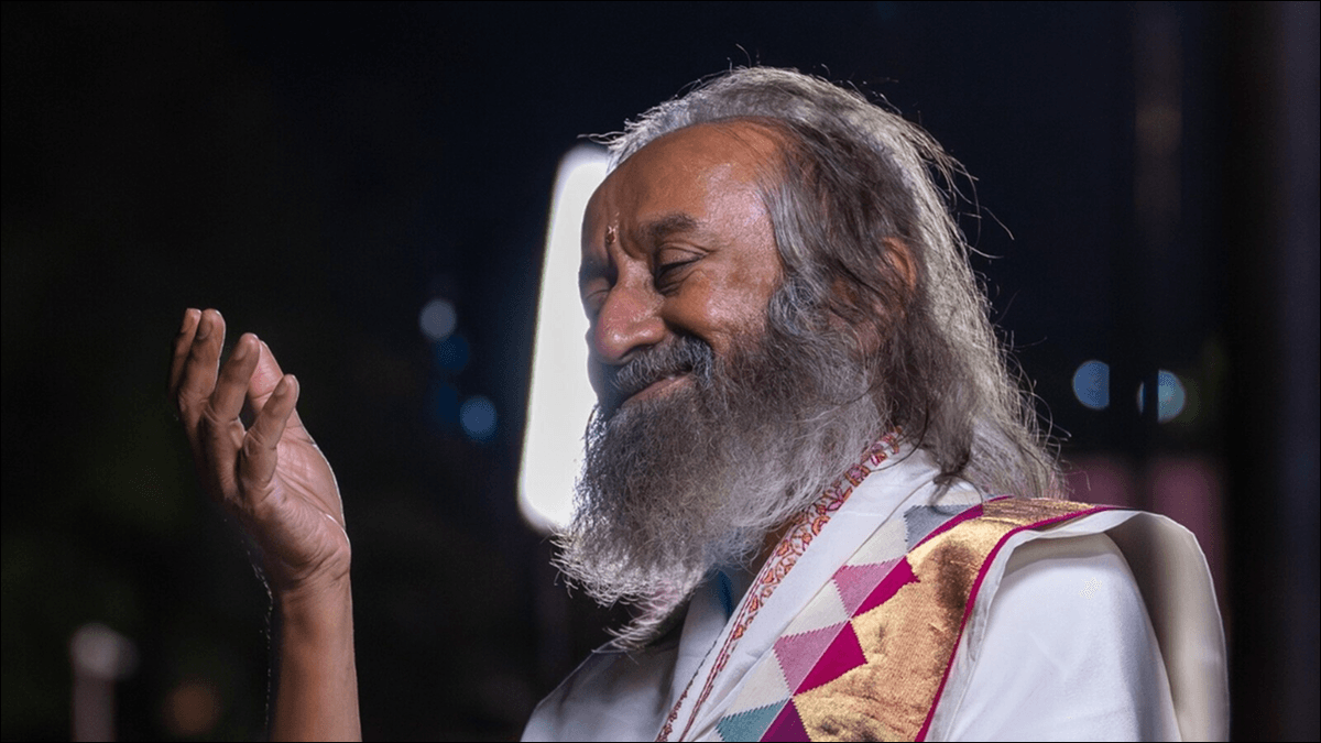 Sri Sri Ravi Shankar's Quote: 'Money Cannot Buy Happiness' Sri Sri Ravi Shankar's Quote: 'Money Cannot Buy Happiness'