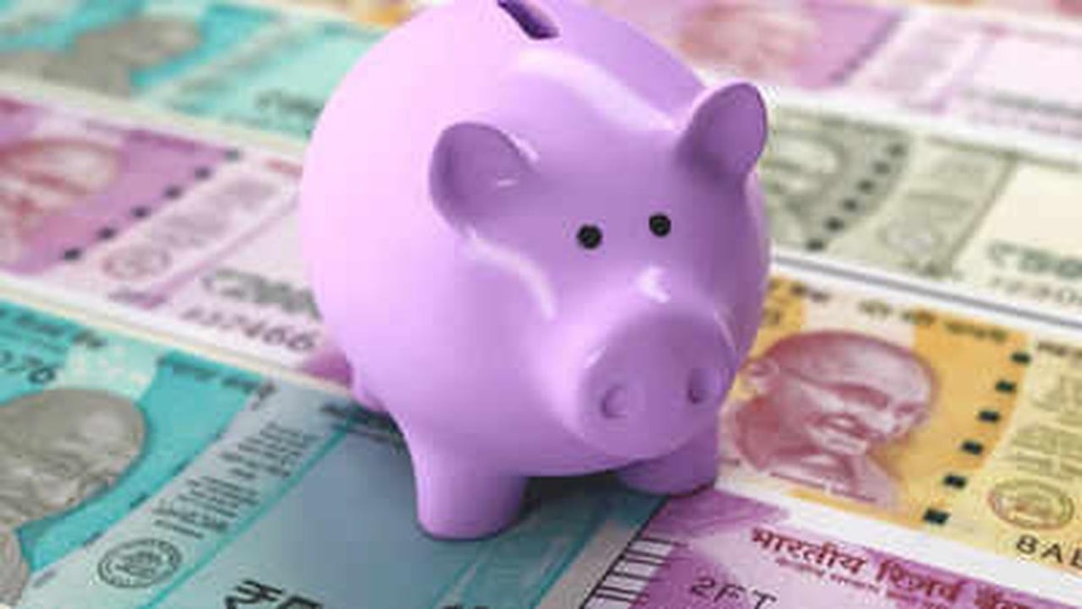 Dollar Deposit Rates Rise in Indian Banks, Benefits for NRIs Dollar Deposit Rates Rise in Indian Banks, Benefits for NRIs