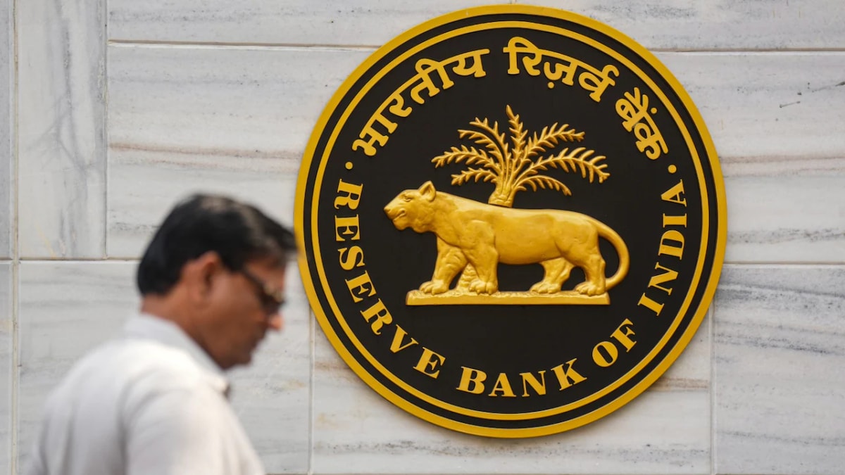 RBI Imposes 6-Month Restrictions on Mogaveera Co-operative Bank, Withdrawal Limit Fixed for Customers RBI Imposes 6-Month Restrictions on Mogaveera Co-operative Bank, Withdrawal Limit Fixed for Customers