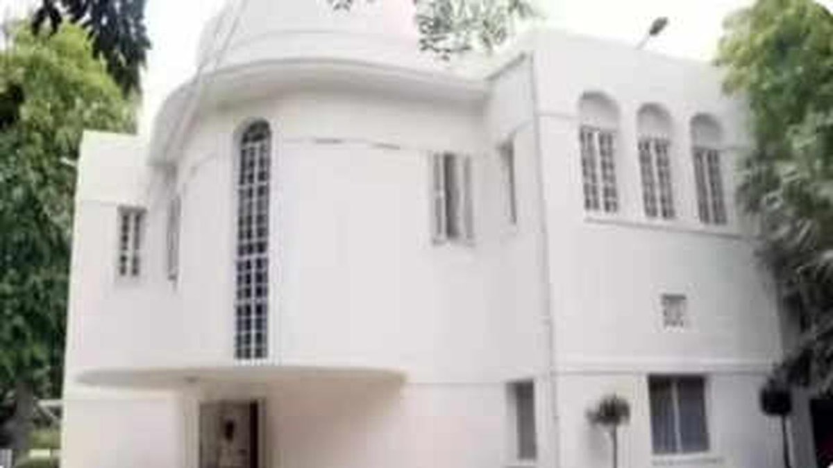 Delhi Chief Minister's Bungalow: Controversy of Demolition and Redevelopment Delhi Chief Minister's Bungalow: Controversy of Demolition and Redevelopment