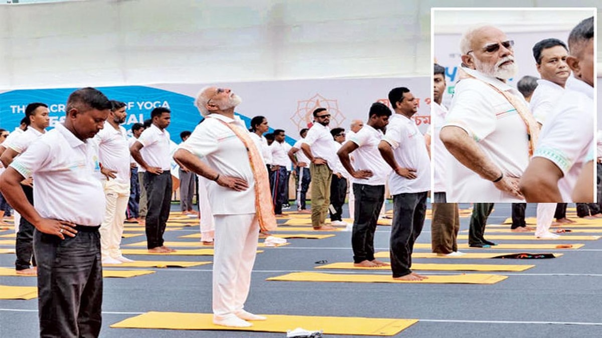 Prime Minister Modi Celebrates 12th International Day of Yoga in Kolkata Prime Minister Modi Celebrates 12th International Day of Yoga in Kolkata
