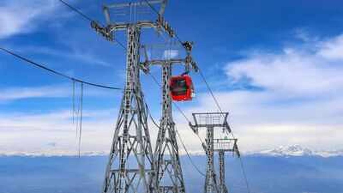 Gulmarg's Gondola Service Resumes, Joy Among Tourists Gulmarg's Gondola Service Resumes, Joy Among Tourists