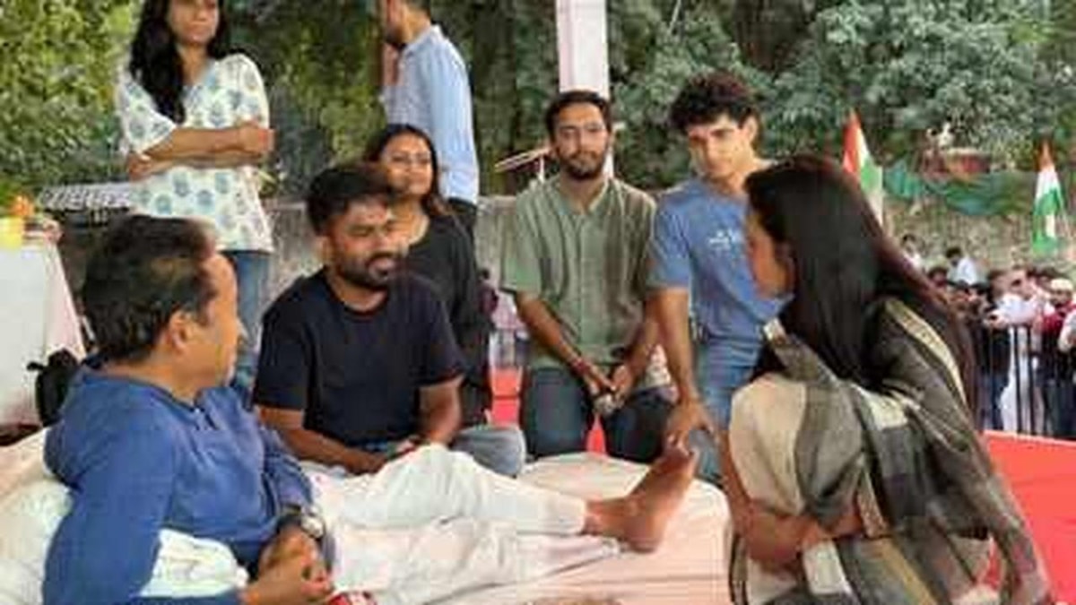 Mahua Moitra's Protest: 'Cakes Can't Be Baked with Children's Blood' Mahua Moitra's Protest: 'Cakes Can't Be Baked with Children's Blood'