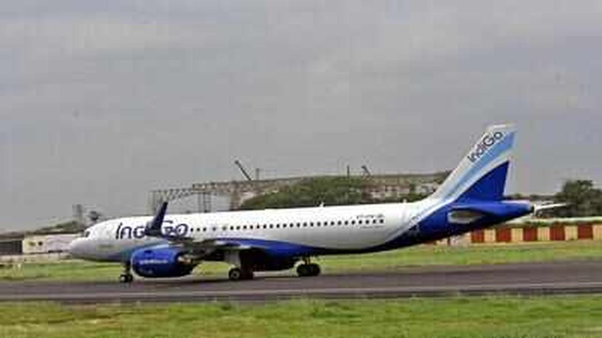 Heavy Rain and Winds Disrupt Flight Operations at Mumbai Airport Heavy Rain and Winds Disrupt Flight Operations at Mumbai Airport