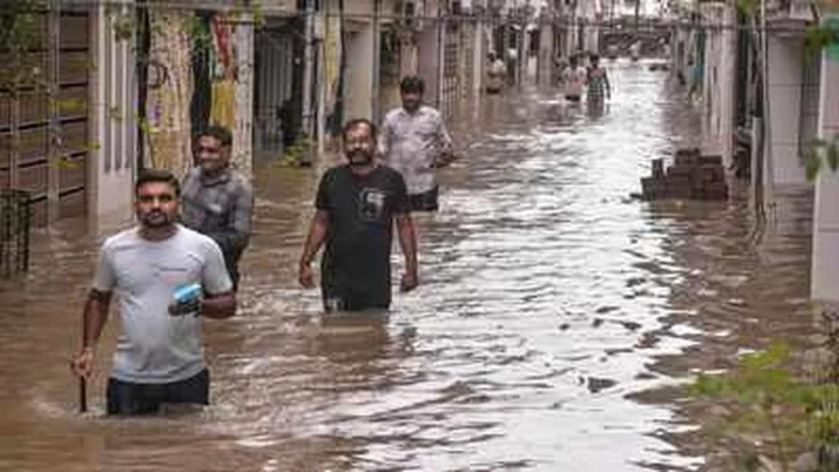 Monsoon Rains Disrupt Life in India, Alerts Issued in Multiple States Monsoon Rains Disrupt Life in India, Alerts Issued in Multiple States