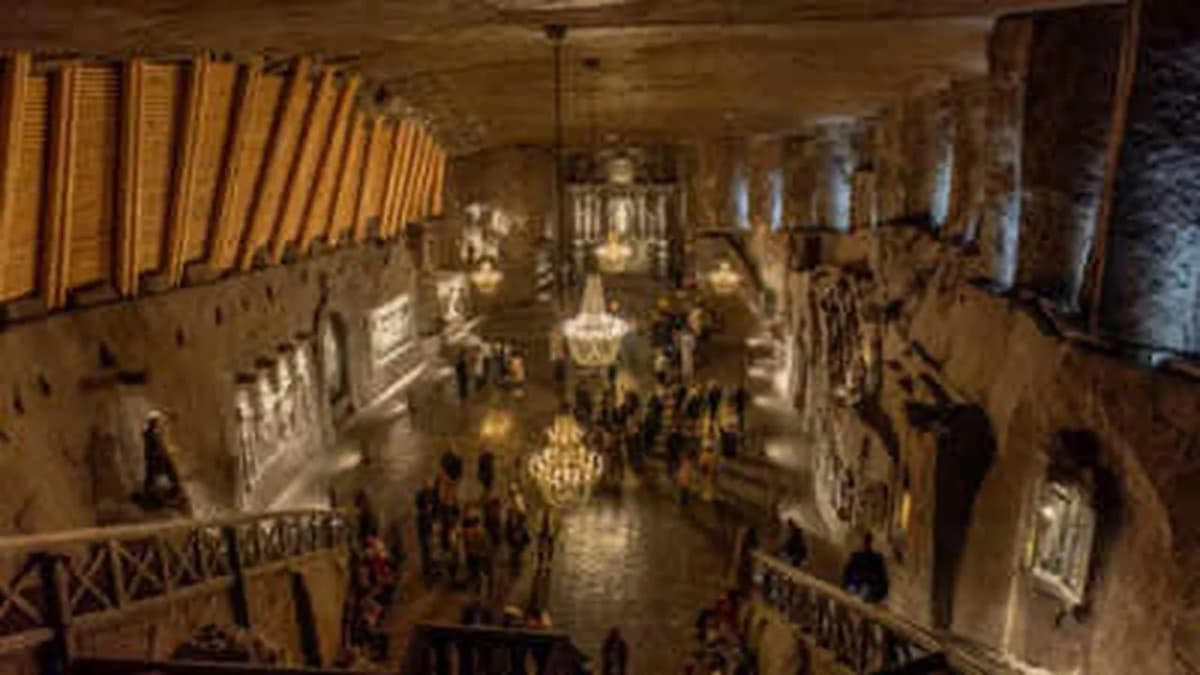 Scientific and Historical Importance of Wieliczka Salt Mine in Poland Scientific and Historical Importance of Wieliczka Salt Mine in Poland