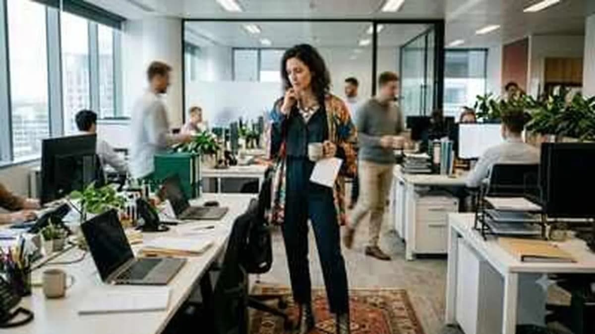 The Relationship Between Clothing and Mindset in the Workplace The Relationship Between Clothing and Mindset in the Workplace