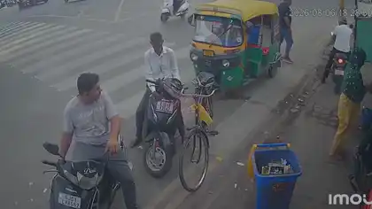 Auto Rickshaw and Scooter Collide in Ahmedabad's Vyaswadi Area CCTV Footage of Accident Surfaces