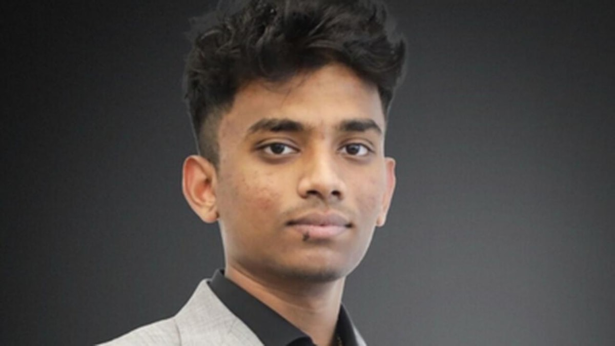 Lakshmanan Mayappan Becomes Worlds Youngest CA at 16 Lakshmanan Mayappan Becomes Worlds Youngest CA at 16