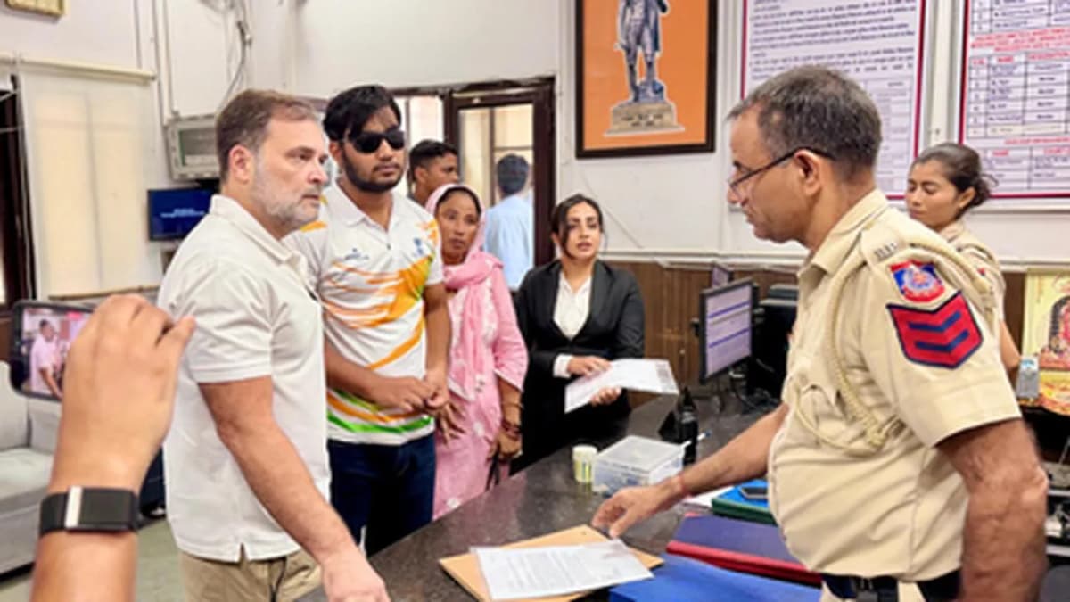 Rahul Gandhi Protests Outside Police Station Demanding Justice Rahul Gandhi Protests Outside Police Station Demanding Justice