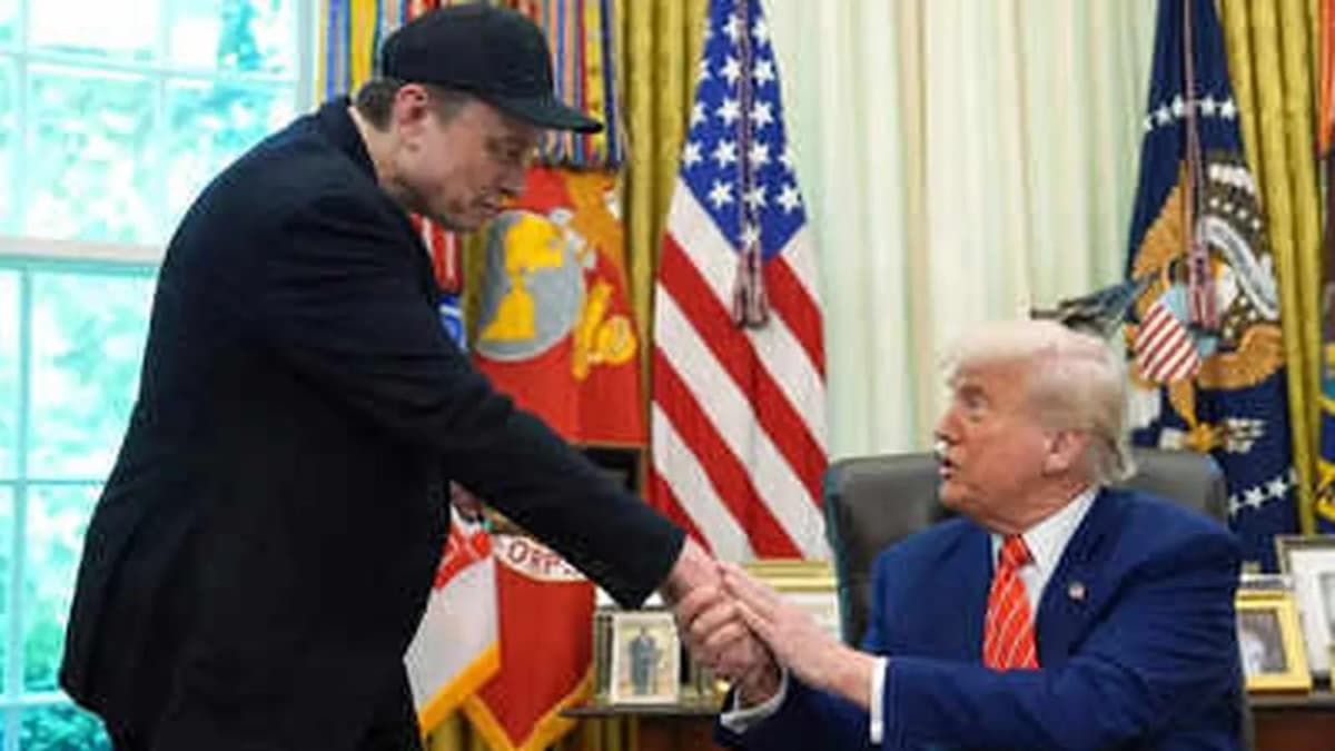 Trump Invested 15000 to 50000 Dollars in SpaceX Trump Invested 15000 to 50000 Dollars in SpaceX