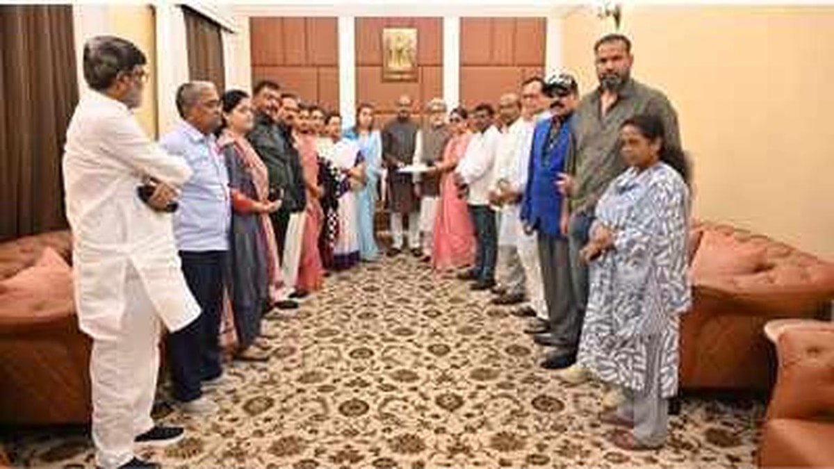 Om Birla Issues Notice to 20 Rebel TMC MPs Om Birla Issues Notice to 20 Rebel TMC MPs