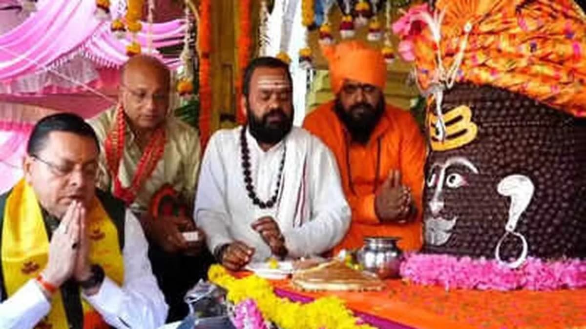 Dhami Joins Tapkeshwar Mahadev Shobha Yatra in Dehradun