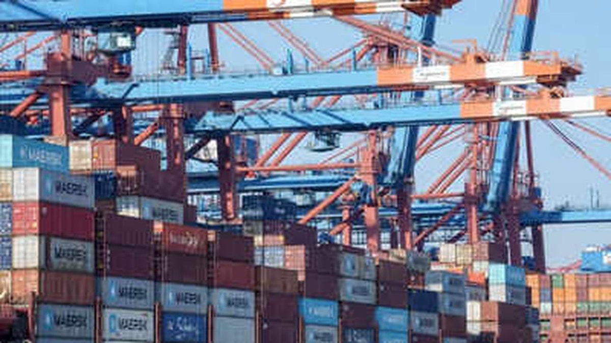 India's Exports Surpass $200 Billion, Targeting $500 Billion India's Exports Surpass $200 Billion, Targeting $500 Billion