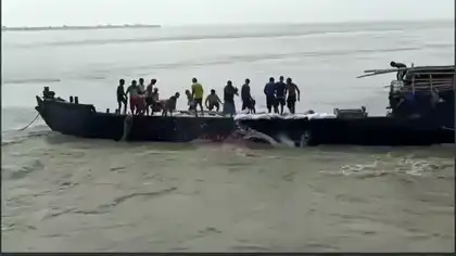 Boat Capsizes in Bihar’s Bhagalpur 20 Labourers Rescued One Missing