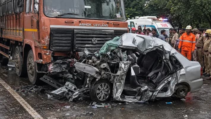 Eight Tamil Nadu Students Killed in Thrissur Car-Lorry Crash