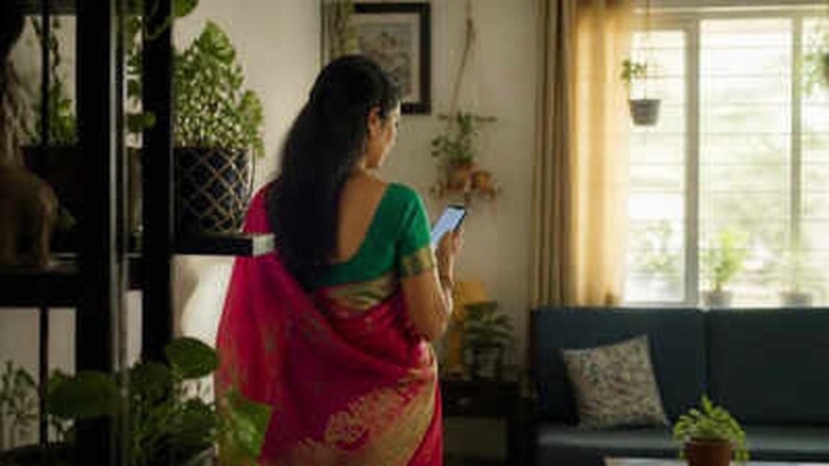 The Relationship Between Constant Smartphone Use and Mentality The Relationship Between Constant Smartphone Use and Mentality